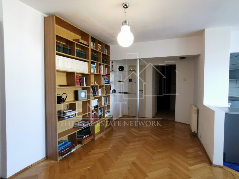 Apartament Central, bloc Casa Cartii