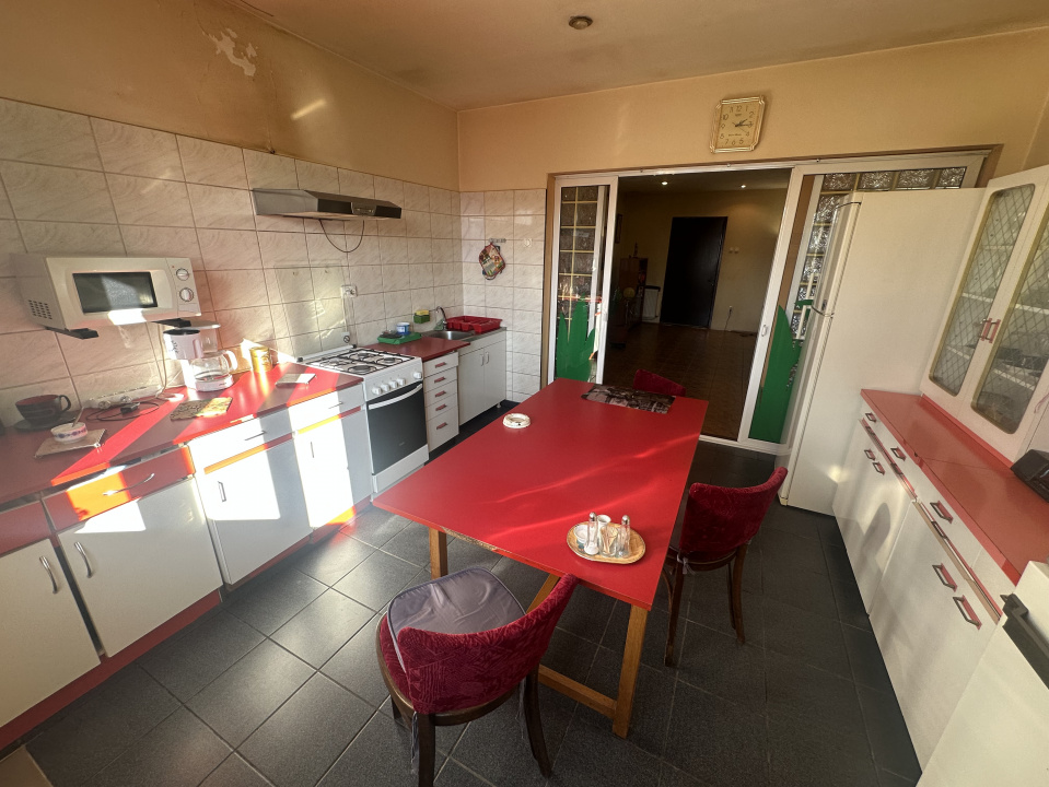 PANTELIMON, APARTAMENT-VILA 1E+M 230 MP, CURTE 516 MP!