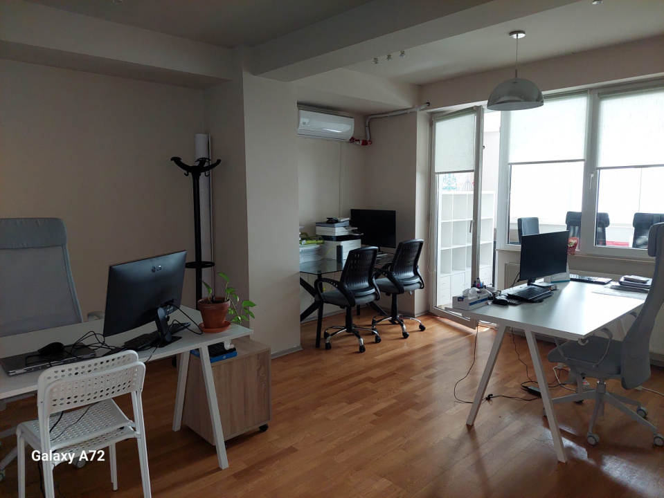 PIATA VICTORIEI, SPATIU BIROU, 130 MP!