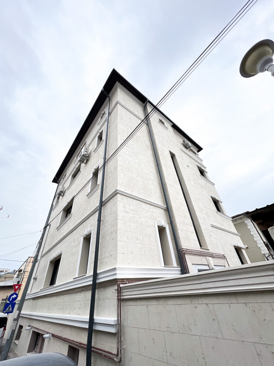 SUPER OCAZIE SE VIND 3 APRTAMENTE DE LUX IN VILA ZONA PARC CAROL COSBUC