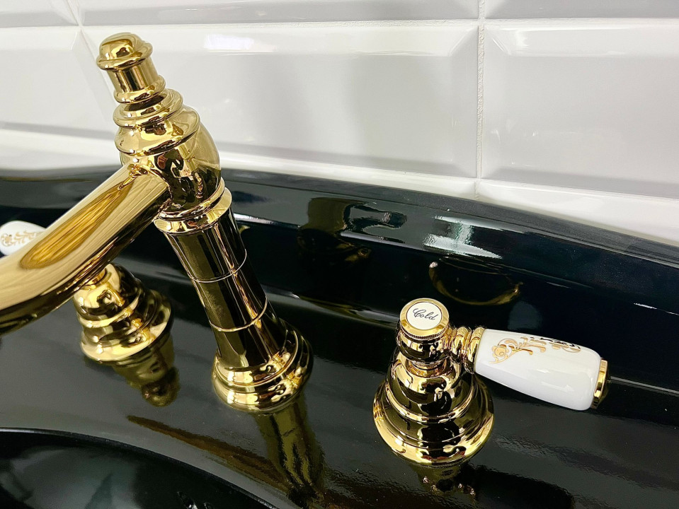 SUPER OCAZIE SE VIND 3 APRTAMENTE DE LUX IN VILA ZONA PARC CAROL COSBUC