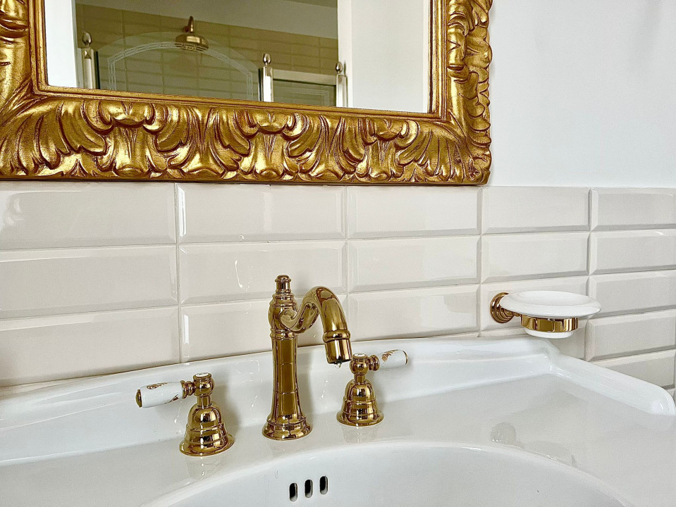 SUPER OCAZIE SE VIND 3 APRTAMENTE DE LUX IN VILA ZONA PARC CAROL COSBUC