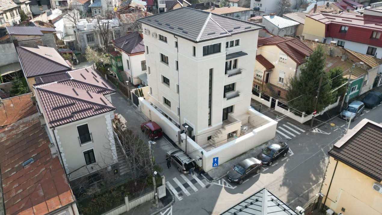 SUPER OCAZIE SE VIND 3 APRTAMENTE DE LUX IN VILA ZONA PARC CAROL COSBUC