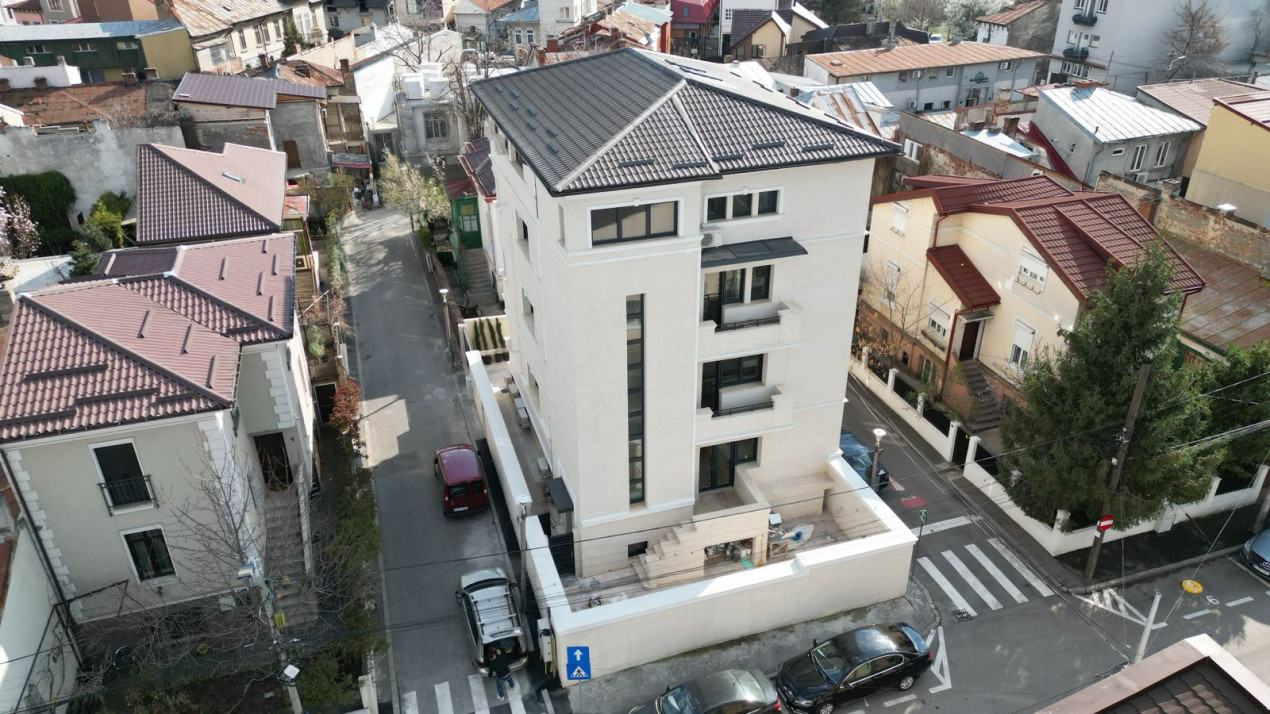 SUPER OCAZIE SE VIND 3 APRTAMENTE DE LUX IN VILA ZONA PARC CAROL COSBUC