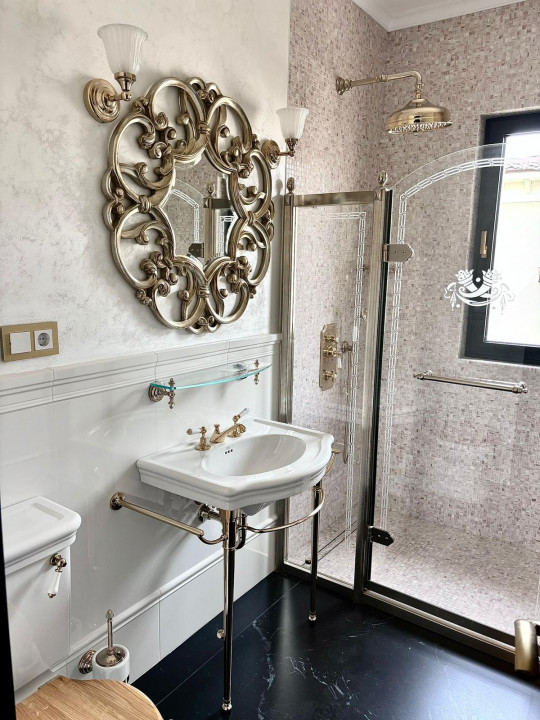 SUPER OCAZIE SE VIND 3 APRTAMENTE DE LUX IN VILA ZONA PARC CAROL COSBUC