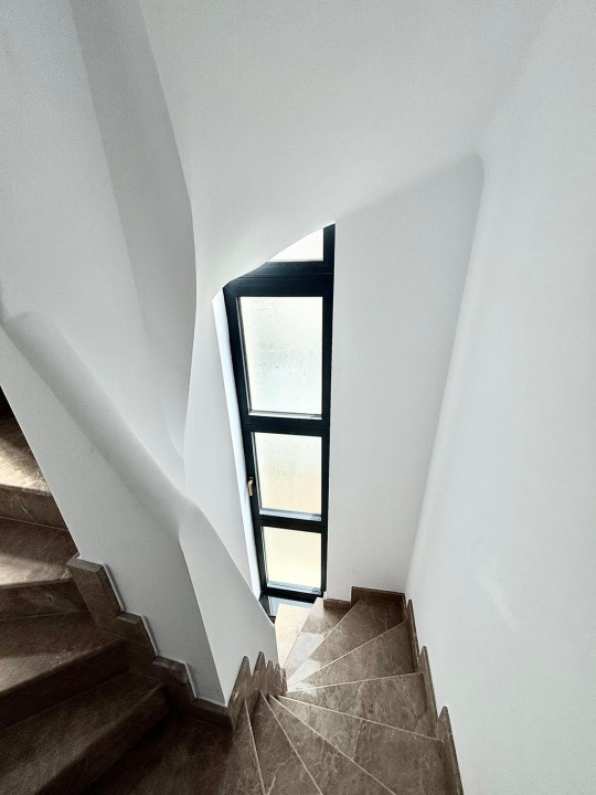 SUPER OCAZIE SE VIND 3 APRTAMENTE DE LUX IN VILA ZONA PARC CAROL COSBUC