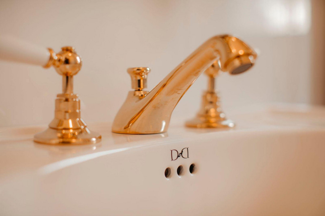 SUPER OCAZIE SE VIND 3 APRTAMENTE DE LUX IN VILA ZONA PARC CAROL COSBUC