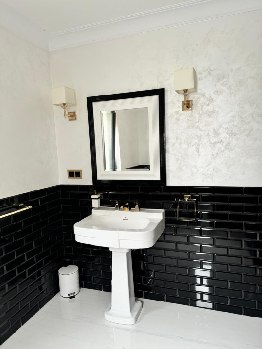 SUPER OCAZIE SE VIND 3 APRTAMENTE DE LUX IN VILA ZONA PARC CAROL COSBUC