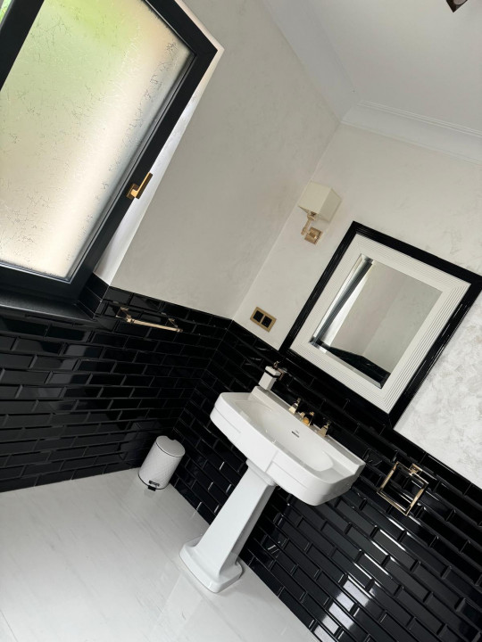 SUPER OCAZIE SE VIND 3 APRTAMENTE DE LUX IN VILA ZONA PARC CAROL COSBUC