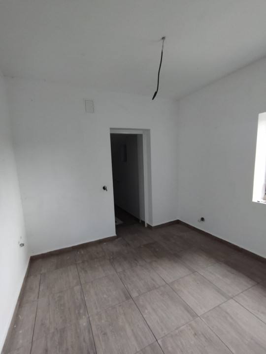 SE VINDE CASA IN CALUGARENI 5 camere, teren 600mp