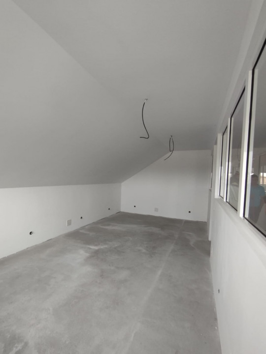 SE VINDE CASA IN CALUGARENI 5 camere, teren 600mp