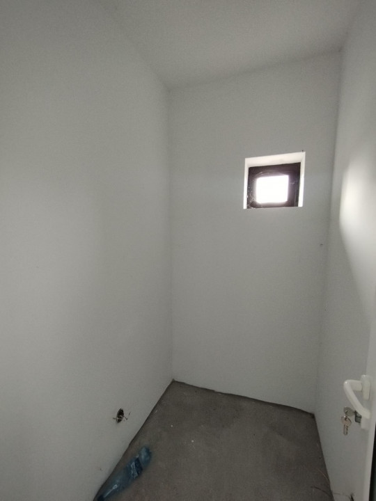 SE VINDE CASA IN CALUGARENI 5 camere, teren 600mp