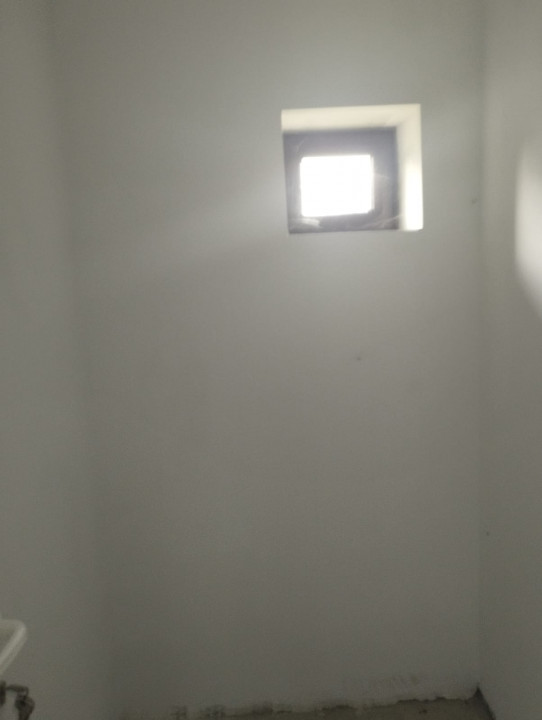 SE VINDE CASA IN CALUGARENI 5 camere, teren 600mp