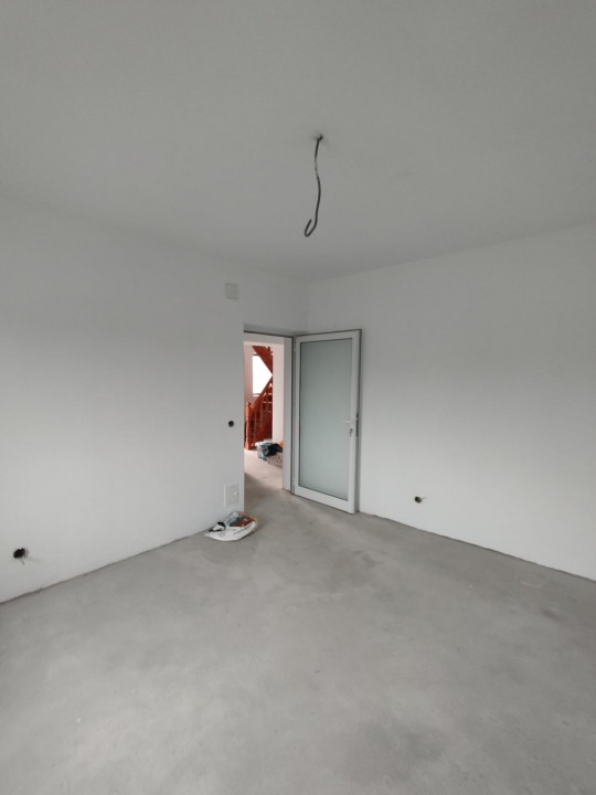 SE VINDE CASA IN CALUGARENI 5 camere, teren 600mp