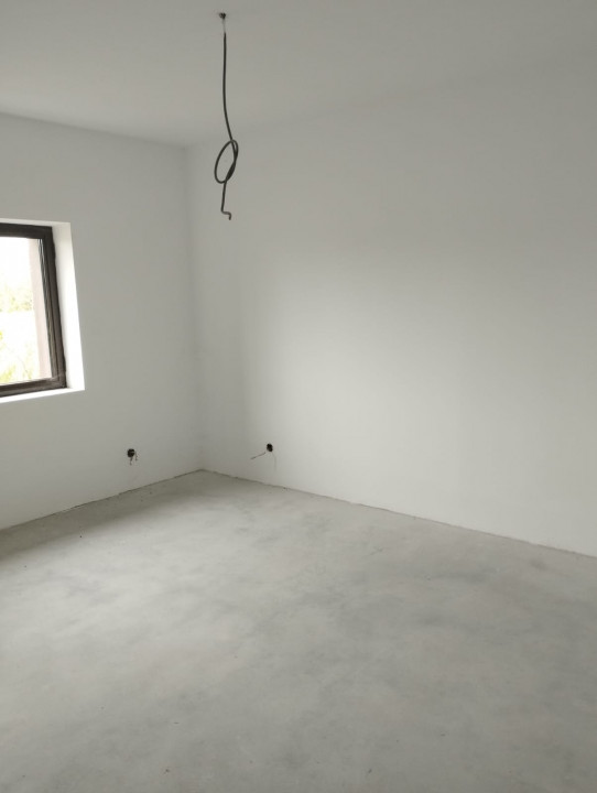 SE VINDE CASA IN CALUGARENI 5 camere, teren 600mp