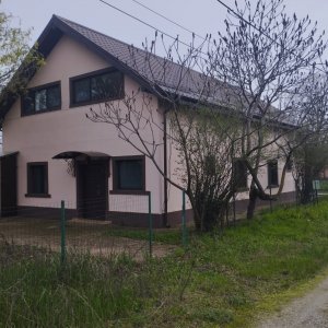 SE VINDE CASA IN CALUGARENI 5 camere, teren 600mp