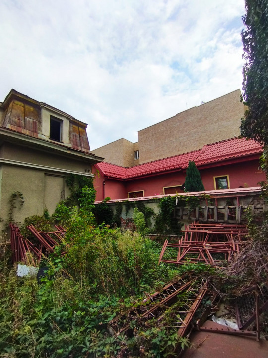 VAND TEREN IN COTROCENI STADAL 1240 MP + 3 VILE RENOVABILE LA CEL MAI BUN PRET