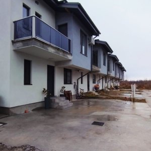 VAND 3 VILE 360MP+300MP CURTE+2 LOC PARCARE IN ZONA 1 DECEMBRIE IF-250.000 euro