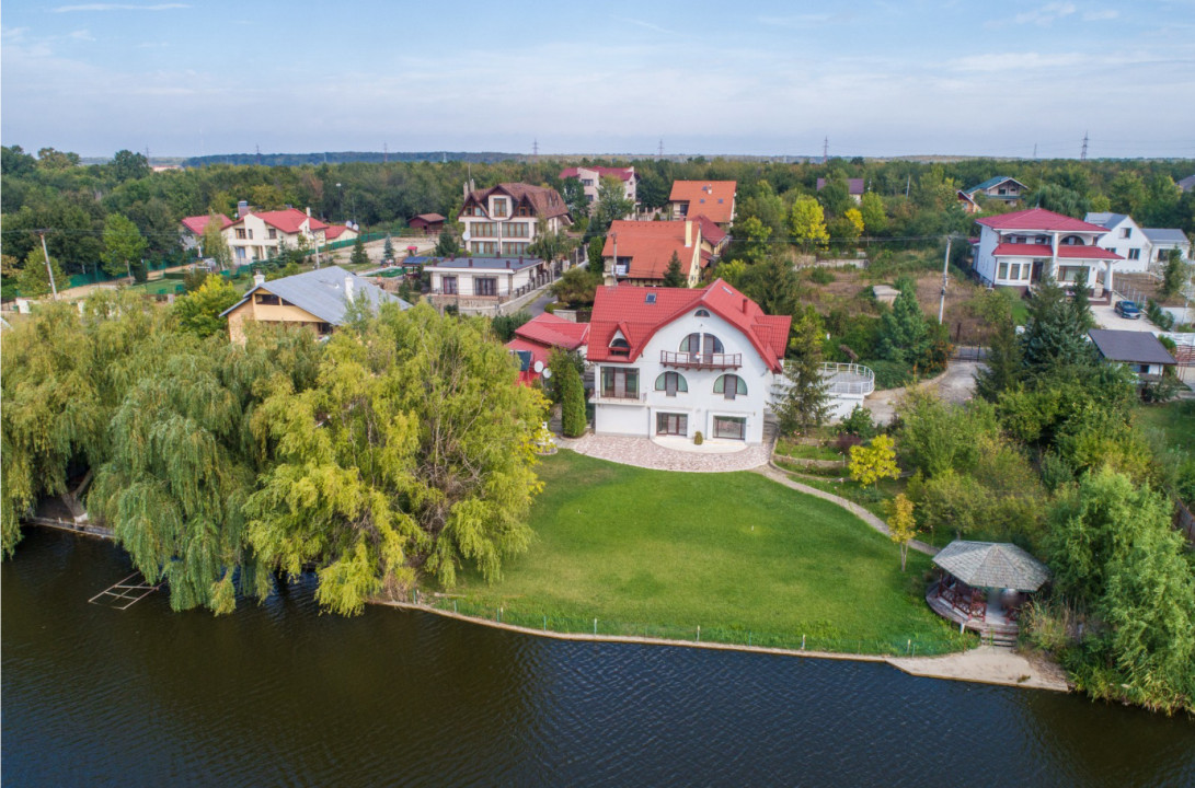 Vila de lux, 427 mp utili și 2313 mp teren, pe malul lacului (Cociova) Balotesti