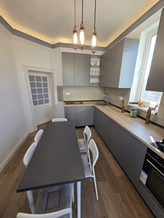 Închiriez apartament în vilă interbelică – Calea Dorobanți, 180 mp, etaj 3/3