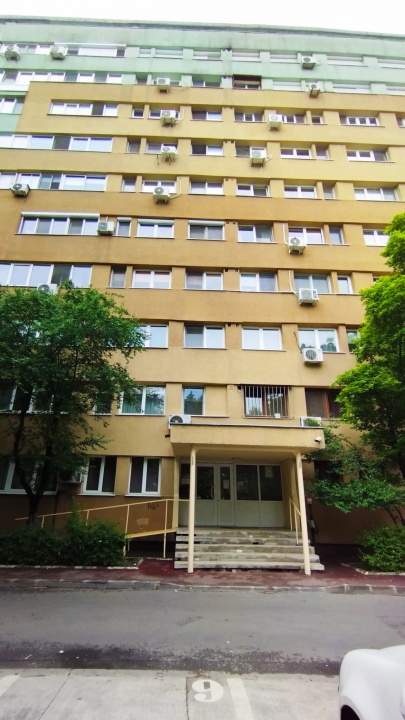 Apartament 3 camere Militari, lângă metrou Lujerului, bloc reabilitat, 105000 EU