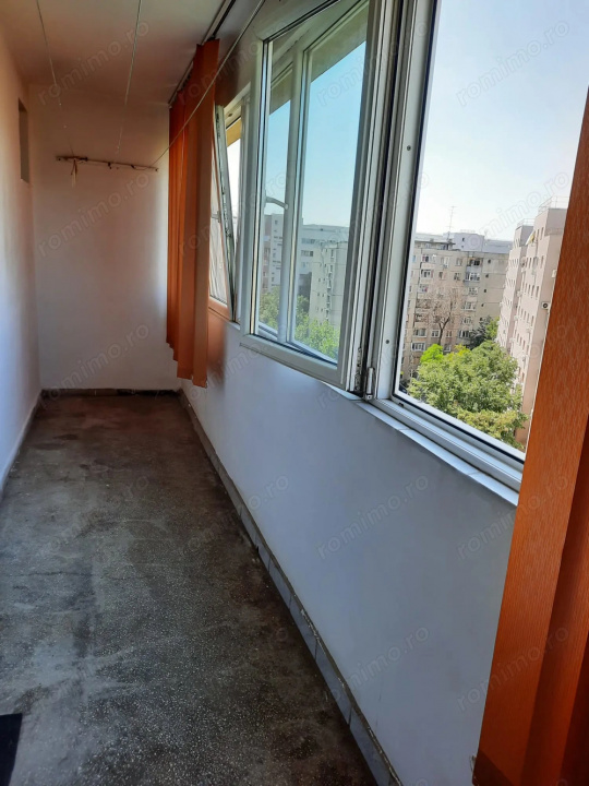 Apartament 3 camere Militari, lângă metrou Lujerului, bloc reabilitat, 105000 EU