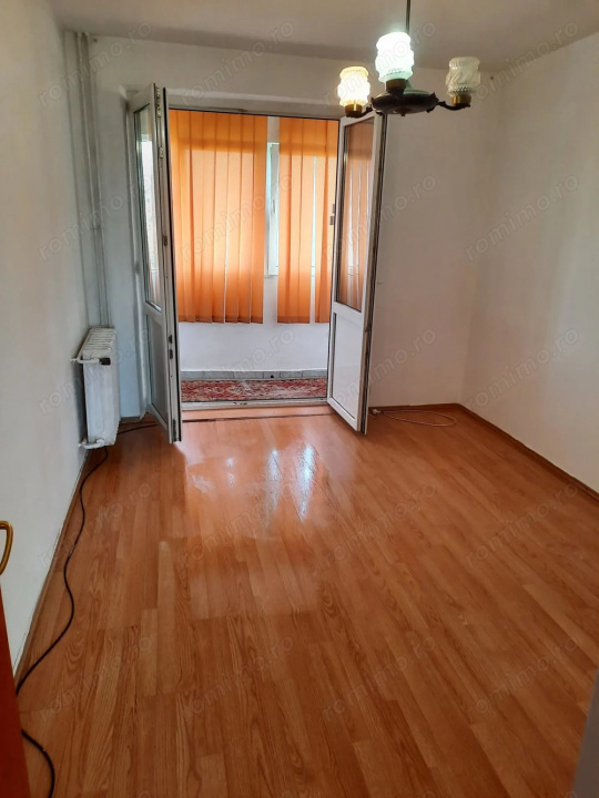 Apartament 3 camere Militari, lângă metrou Lujerului, bloc reabilitat, 105000 EU