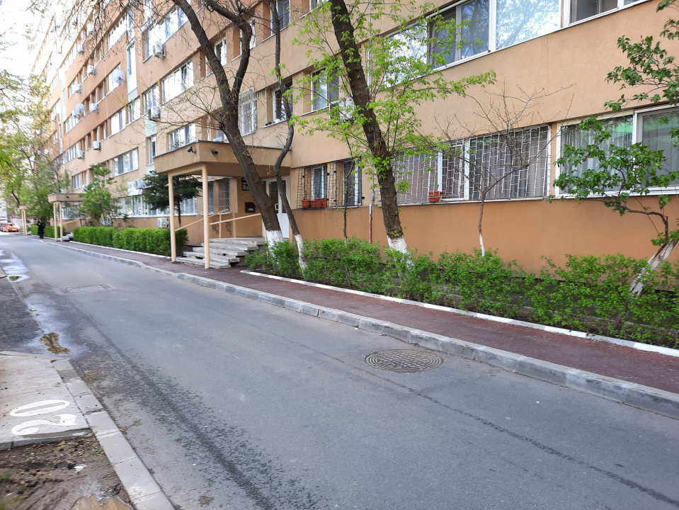 Apartament 3 camere Militari, lângă metrou Lujerului, bloc reabilitat, 105000 EU