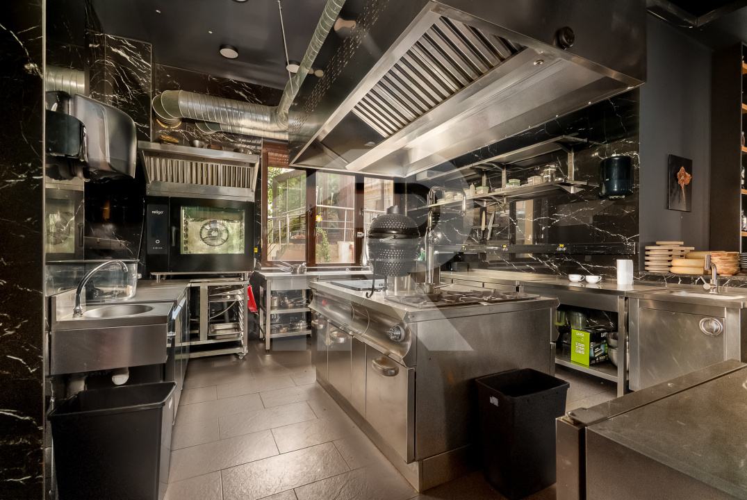 RESTAURANT DE VANZARE  zona ARMENEASCA