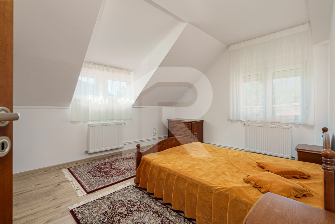 Vilă de vânzare în Bușteni – 8 dormitoare, vedere directă spre Crucea Caraiman!