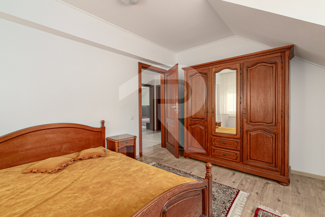 Vilă de vânzare în Bușteni – 8 dormitoare, vedere directă spre Crucea Caraiman!