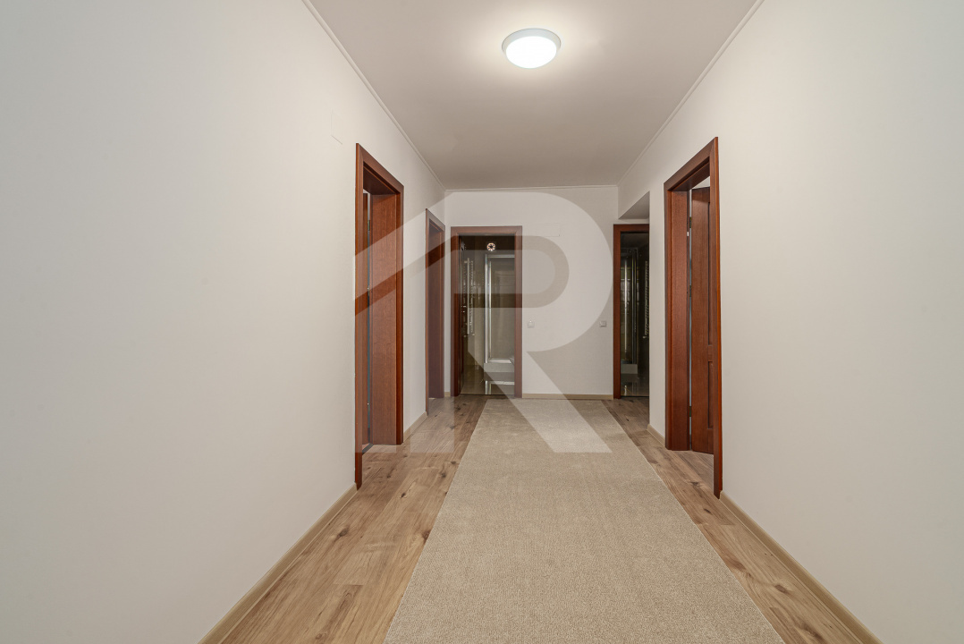 Vilă de vânzare în Bușteni – 8 dormitoare, vedere directă spre Crucea Caraiman!