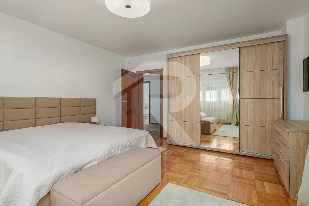 Vilă de vânzare în Bușteni – 8 dormitoare, vedere directă spre Crucea Caraiman!