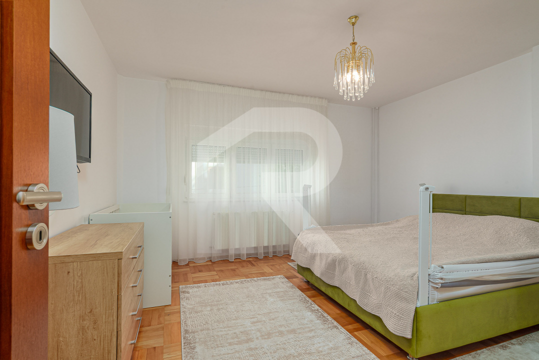 Vilă de vânzare în Bușteni – 8 dormitoare, vedere directă spre Crucea Caraiman!