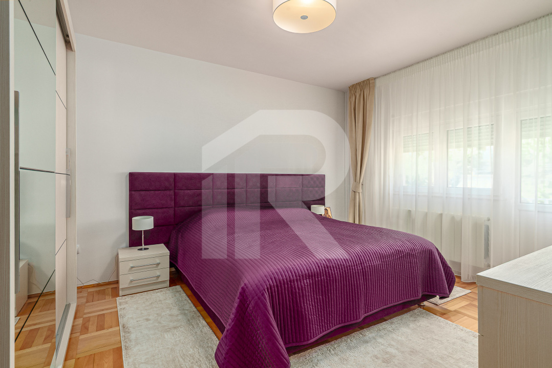 Vilă de vânzare în Bușteni – 8 dormitoare, vedere directă spre Crucea Caraiman!