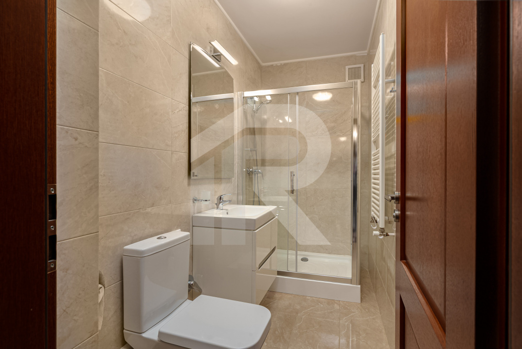 Vilă de vânzare în Bușteni – 8 dormitoare, vedere directă spre Crucea Caraiman!