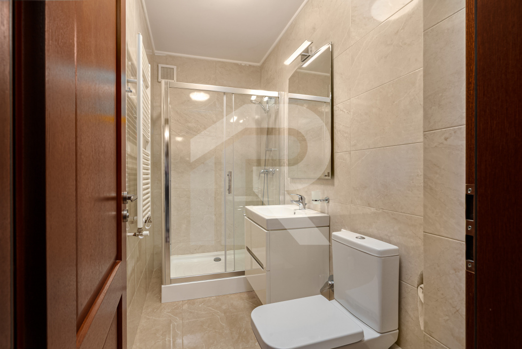 Vilă de vânzare în Bușteni – 8 dormitoare, vedere directă spre Crucea Caraiman!