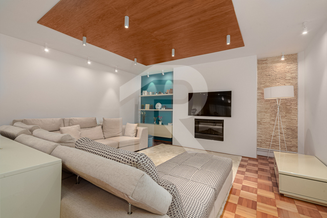 Vilă de vânzare în Bușteni – 8 dormitoare, vedere directă spre Crucea Caraiman!