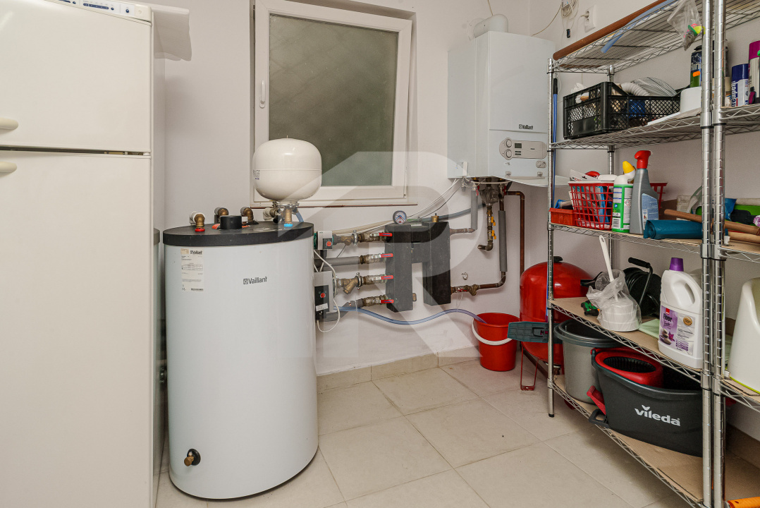 Vilă de vânzare în Bușteni – 8 dormitoare, vedere directă spre Crucea Caraiman!