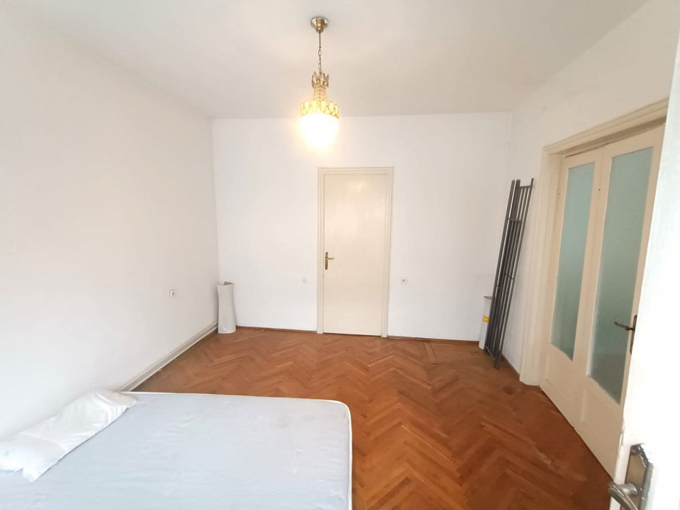 OCAZIE SE VINDE APARTAMENT 4 CAMERE  SPATIOS 88MP ZONA ULTRACENTRAL UNIRII