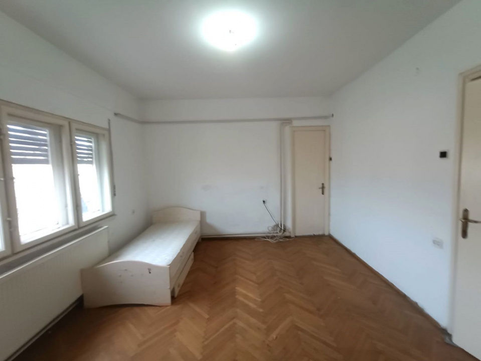 OCAZIE SE VINDE APARTAMENT 4 CAMERE  SPATIOS 88MP ZONA ULTRACENTRAL UNIRII