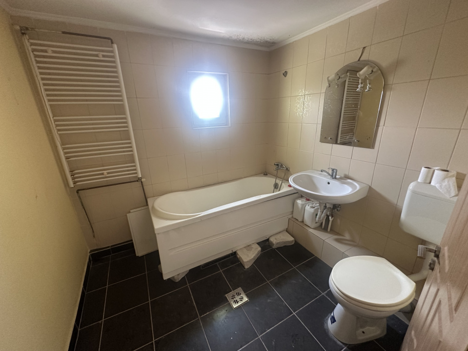 1 DECEMBRIE, 4 CAMERE 98 MP, LOT 22 MP-PARCARE!