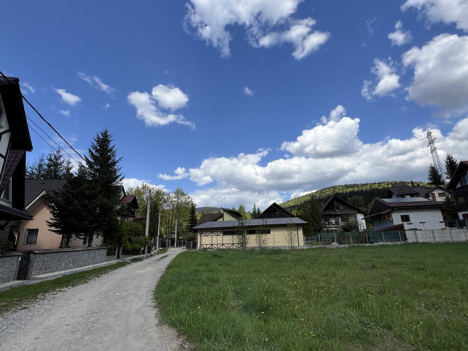 Teren 1407 mp Poiana Tapului. Vedere Bucegi .Tripla Deschidere