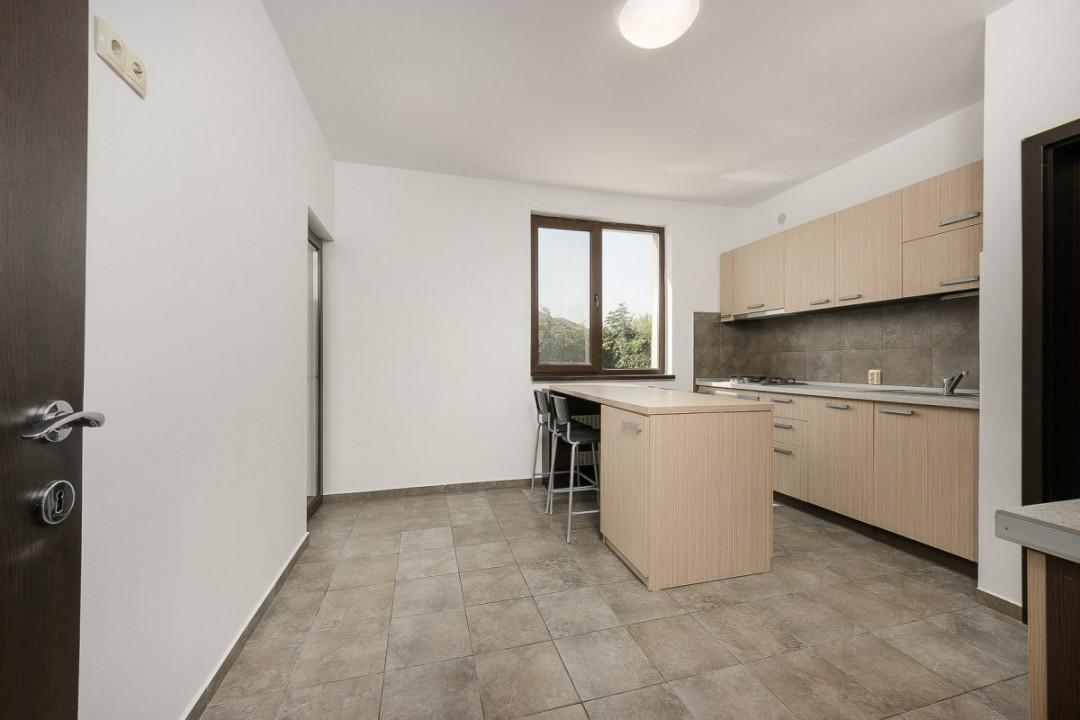 Vilă spațioasă și elegantă în Pipera – zona Porsche / Hotel Alexander