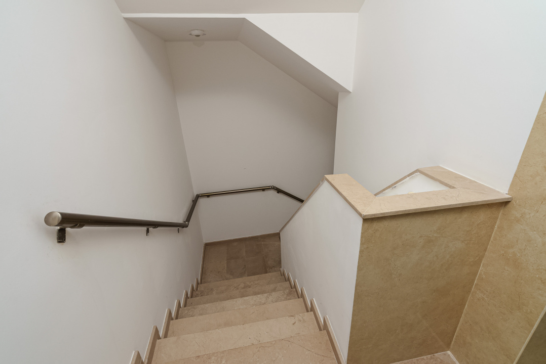  Șoseaua Nordului:  Herastrau  apartament 3600 euro + tva cu parcare subterană 