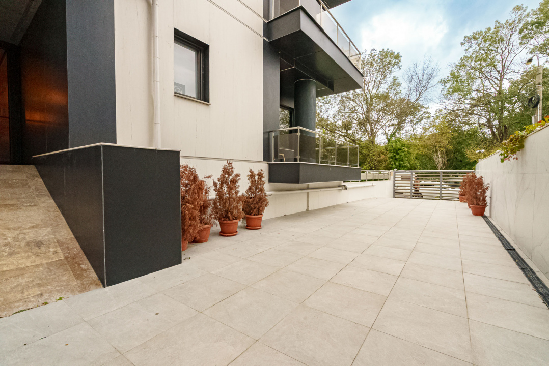  Șoseaua Nordului:  Herastrau  apartament 3600 euro + tva cu parcare subterană 