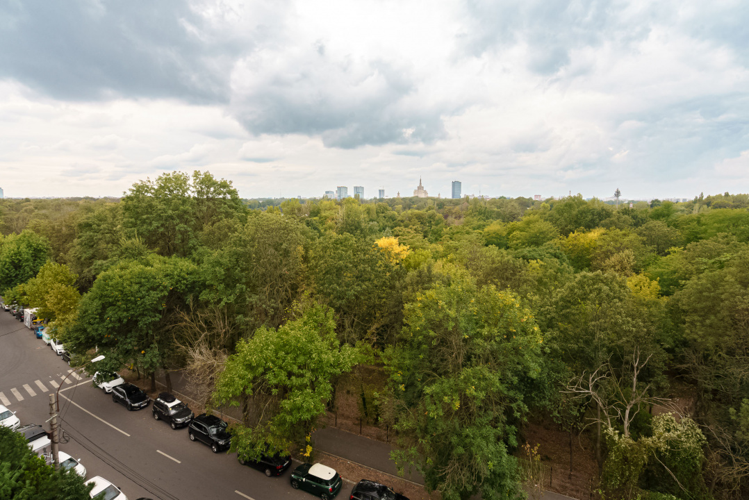  Șoseaua Nordului:  Herastrau  apartament 3600 euro + tva cu parcare subterană 