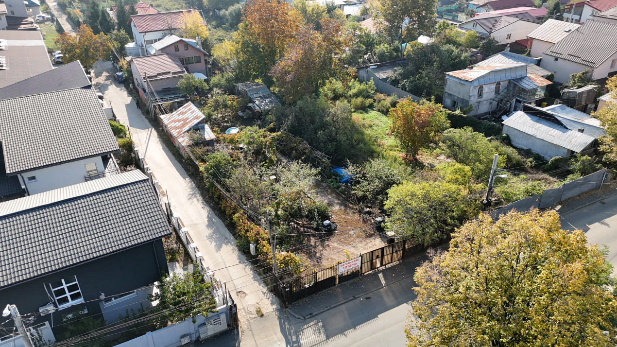 Teren cu dubla deschidere pe Dantelei