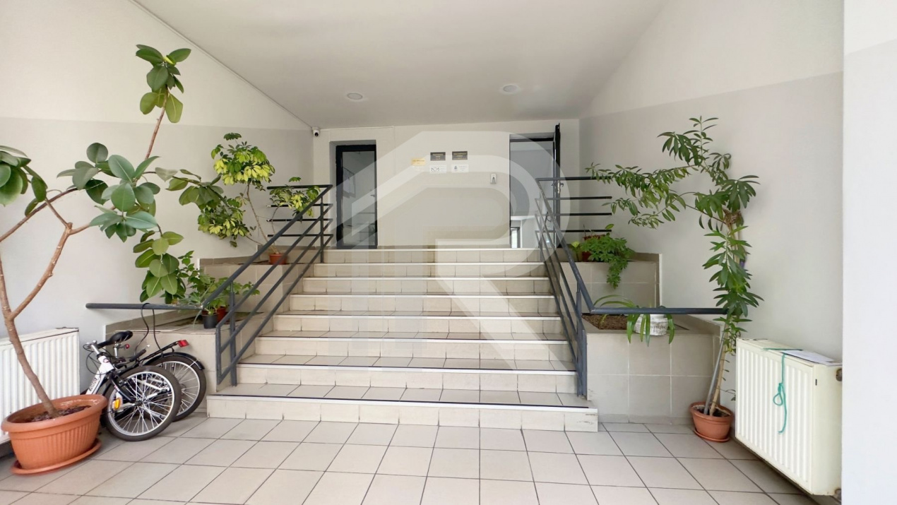 Spatiu birouri Mihalache -Turda in imobil mixt, 33 mp, centrala gaze proprie