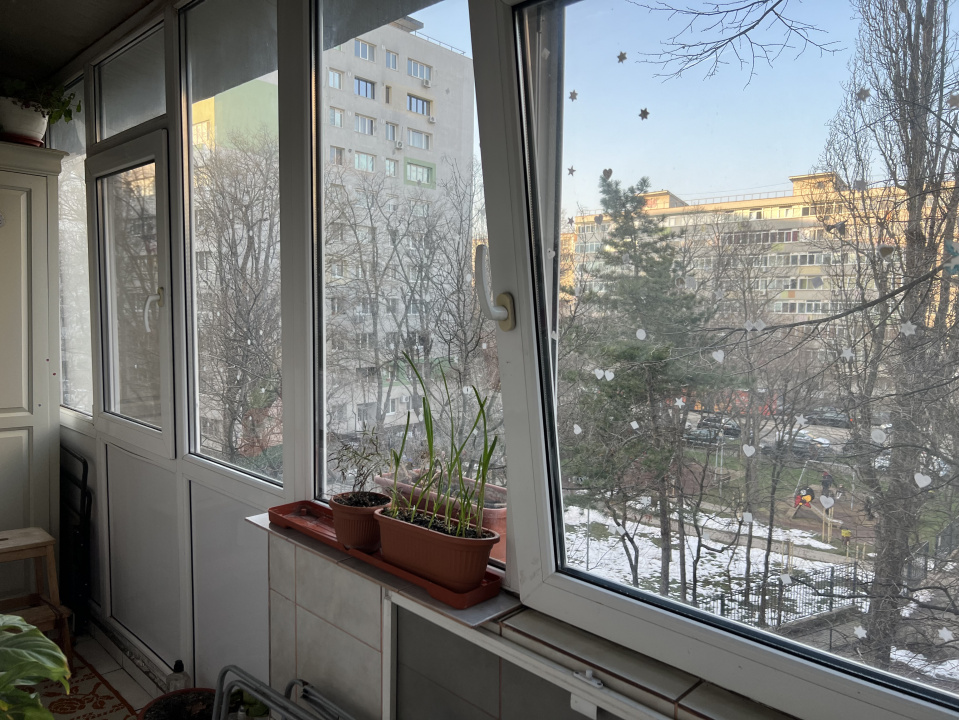 Apartament 2 camere Mihalache. Metrou.